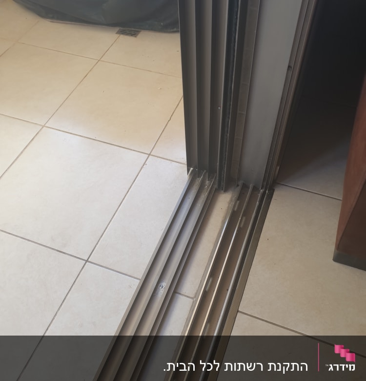 מסילות אלומיניום לדלת הזזה על רצפה